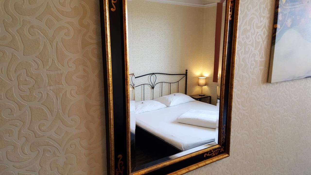 Hotel Goldene Spinne เวียนนา ภายนอก รูปภาพ